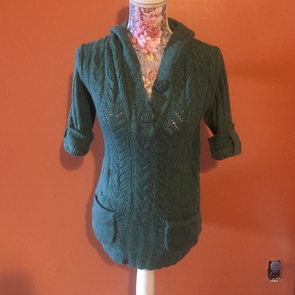 Maurice's Sweater. Size Medium.