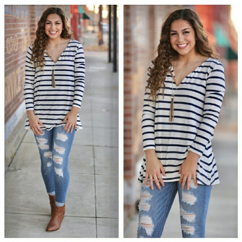 🌟2 Left 🌟Beyond Basic Tunic In Navy