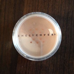 Sheer cover bronzer. Never used.