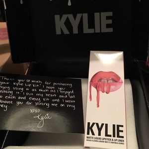 Dirty peach Kylie matte lip kit