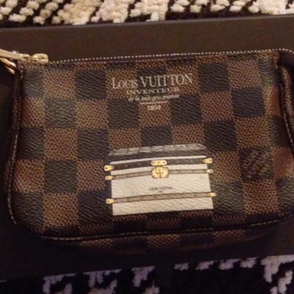 More photos Louis Vuitton Inventeur Pochette