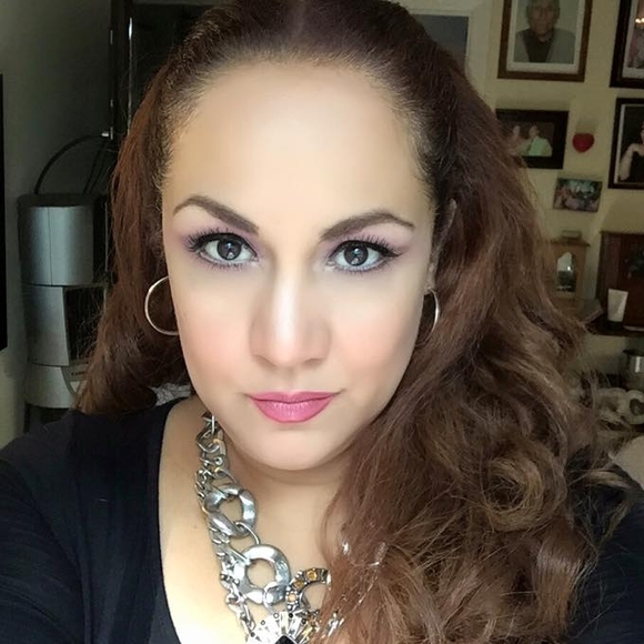 Meet your Posher, Roxy