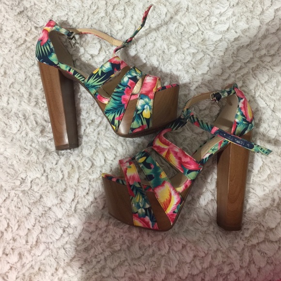 Jessica Simpson heels
