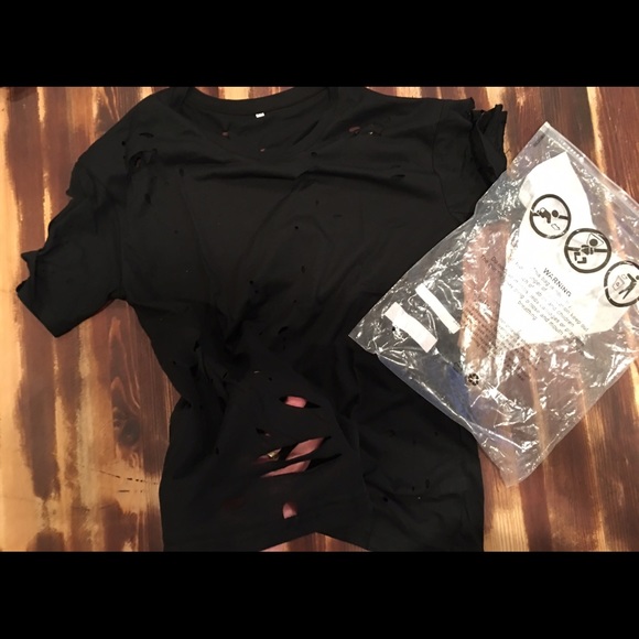 💋sold💋🌴HOST PICk🌴 4/10💋Distressed grunge tee - Picture 3 of 4