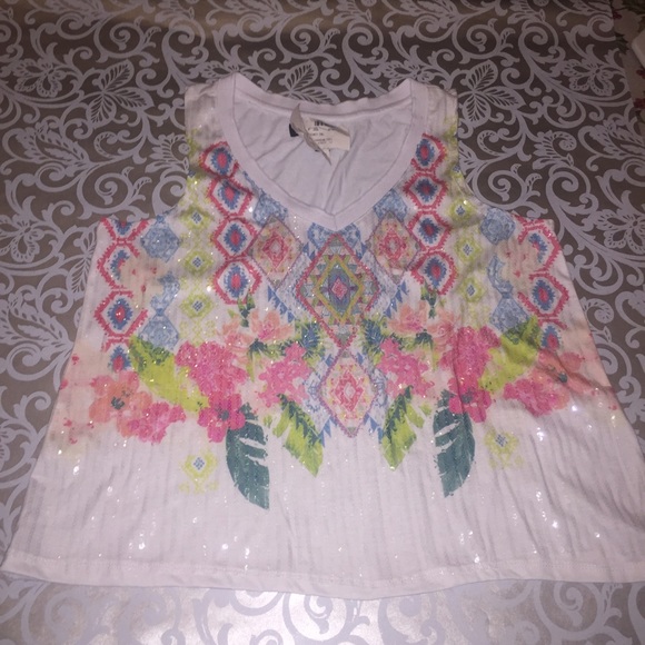 🌼Sequin tribal//floral top🌼
