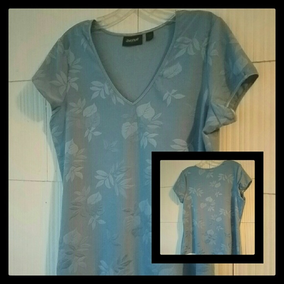 Ab)  Avenue Light Blue Floral V-Neck Top Size 14/16 Stretch Short Sleeve
