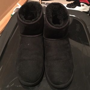 Mini Ugg all black size 11 women‼️