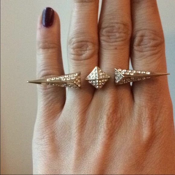 Gold spike 2 finger ring