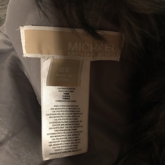 Michael Kors gray faux fur scarf - Picture 3 of 3