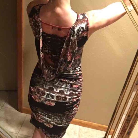 👀 at the BACK of this stunning dress! - Picture 6 of 8