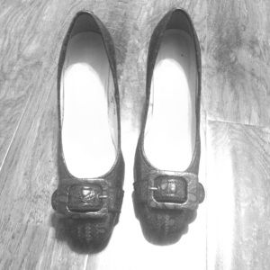 Buckle crock pumps