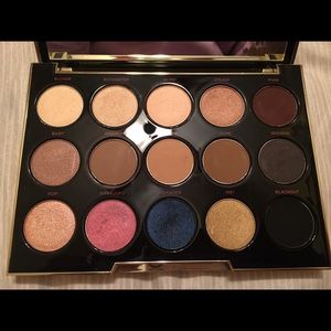 Urban Decay x Gwen Stefani eye shadow palette