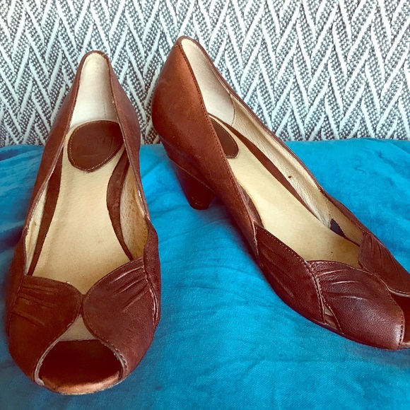 FRYE peep toes