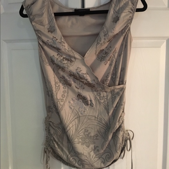 Express sleeveless shirt