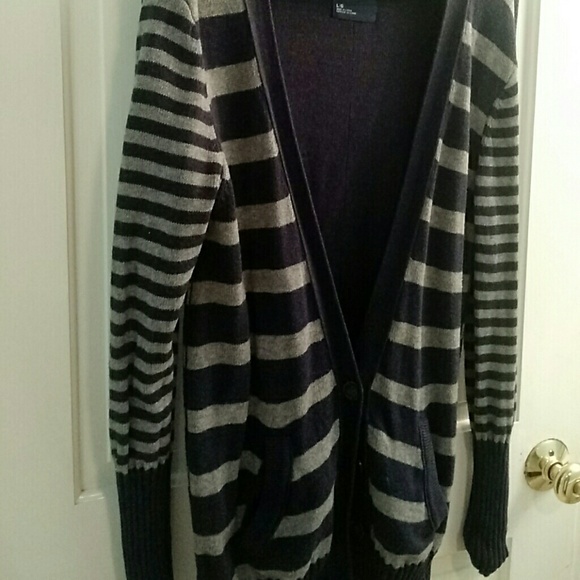 American Eagle Outfitters Cardigan sweater