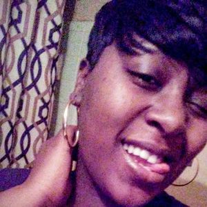 Meet your Posher, Dominique