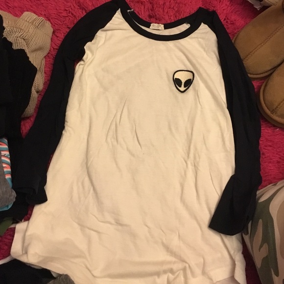 Brandy Melville 3/4 sleeve alien patch shirt