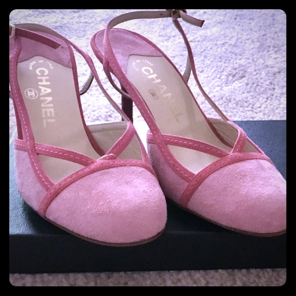 CHANEL KITTEN HEELS