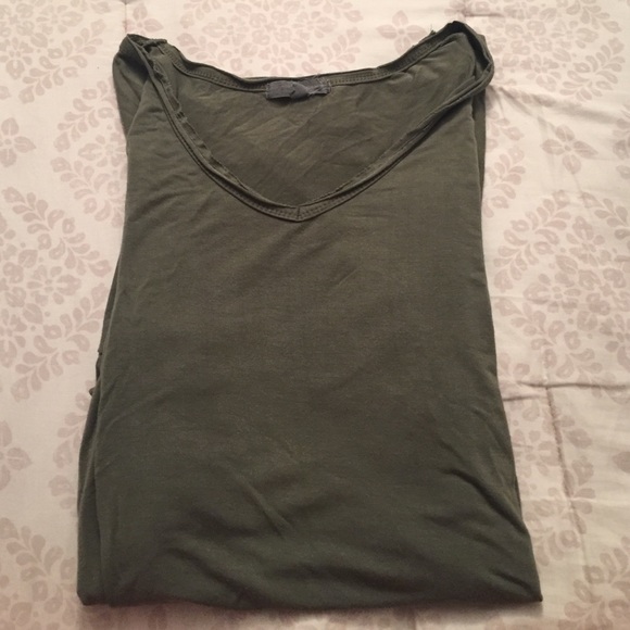 AEO Army Green Strechy V-Neck