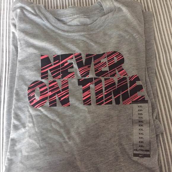 Nike men's t-shirt NEW with Tags.  Size XXL