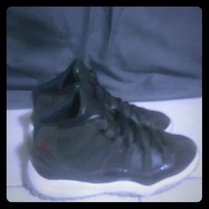Unisex black jordans