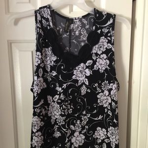 Black and white floral Tank Sz 1X