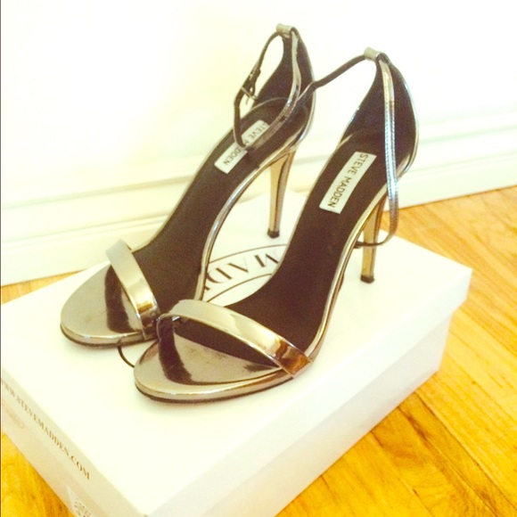 Steve Madden metallic silver heels size 9