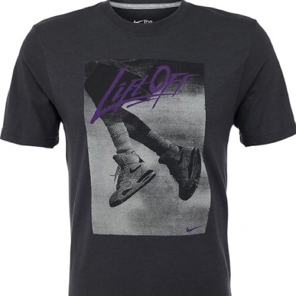 Nike men's t-shirt NEW with tags.