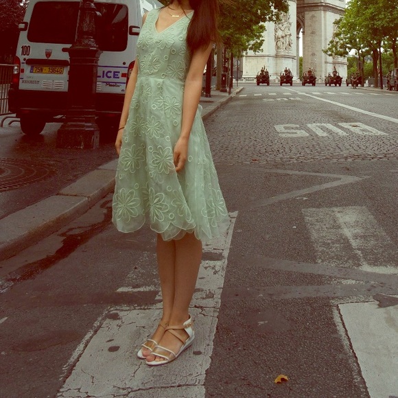99% New Ted Baker Green Dress