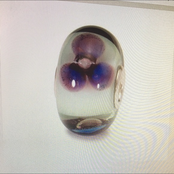 Trollbeads "antique flower" glass bead