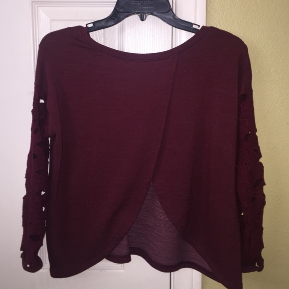 XS American Eagle burgundy long sleeve - Picture 2 of 3