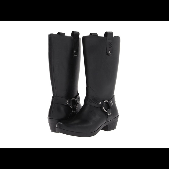 Bogs Shoes - Bogs Dakota Tall Boots Calf Circumference is 14'