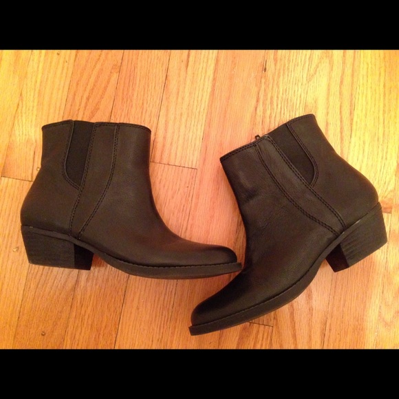 Nine West black booties
