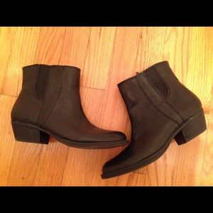 Nine West black booties