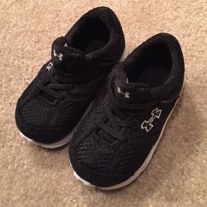 NWOT Under Armor Tennis Shoes Sz 4