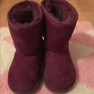 Toddler size 7 uggs