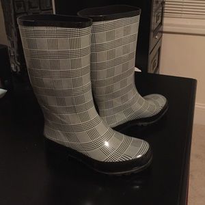 Houndstooth Plaid Rain Boots