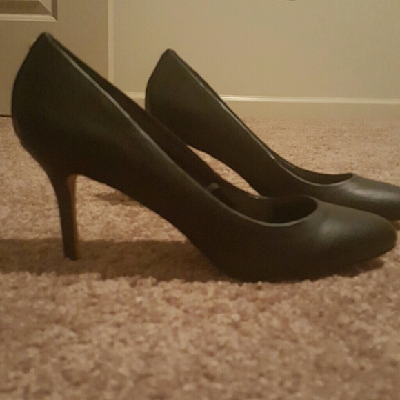 Very basic black heels - Picture 2 of 3