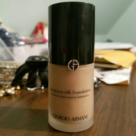 Giorgio Armani Luminous Foundation