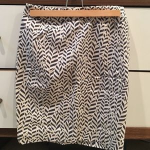 Blue/white patterned pencil skirt