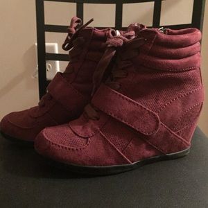 💜❤️Maroon Vera Wang Wedges! 💜❤️