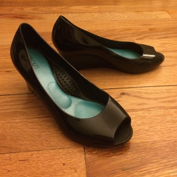 Black Oka B rubber padded wedges