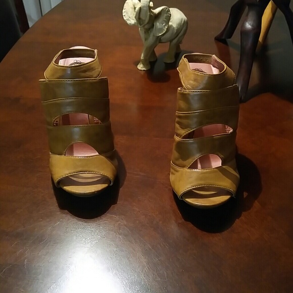 Camel colored sling back