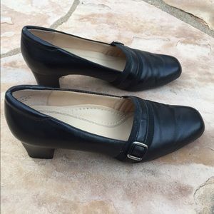 Black pumps, 8 1/2m, EUC