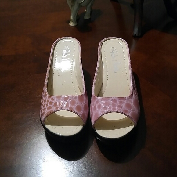 Hide pink slip ons
