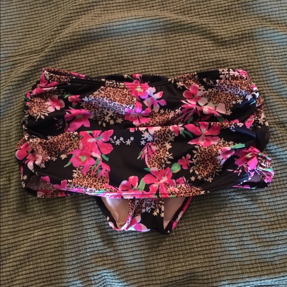 Victoria Secret swim skirt - Picture 3 of 4