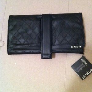 SEPHORA COLLECTION
The Artful Traveler