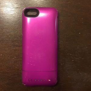 iphone 5 or 5s phone case mophie (charger include)