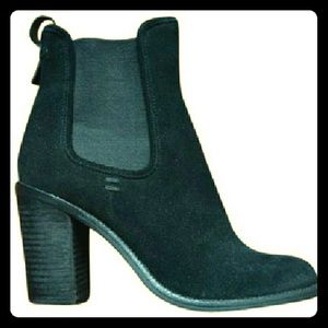 SALE!!! NWT Dolce Vita Black Suede Booties