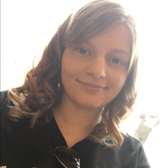 Meet your Posher, Kendra - Picture 1 of 1